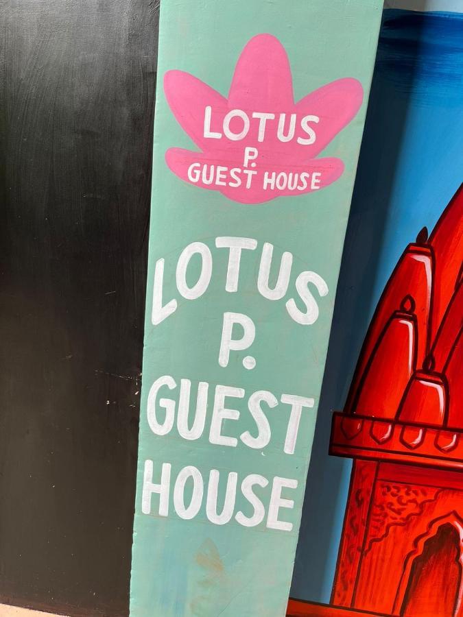 Lotus Paying Guest House Varanasi Bagian luar foto