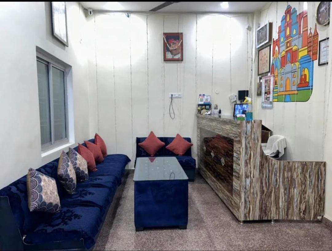 Lotus Paying Guest House Varanasi Bagian luar foto