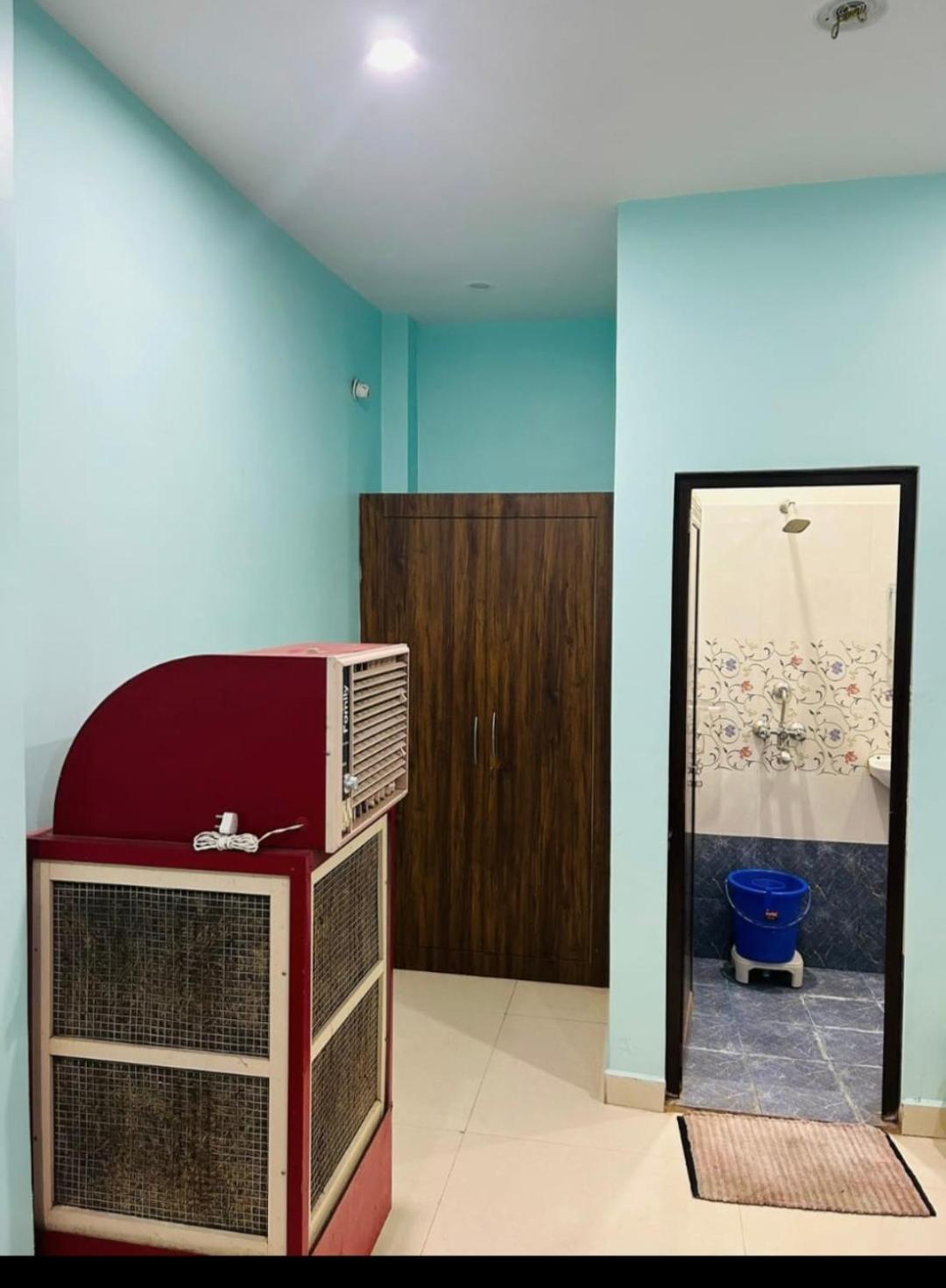 Lotus Paying Guest House Varanasi Bagian luar foto