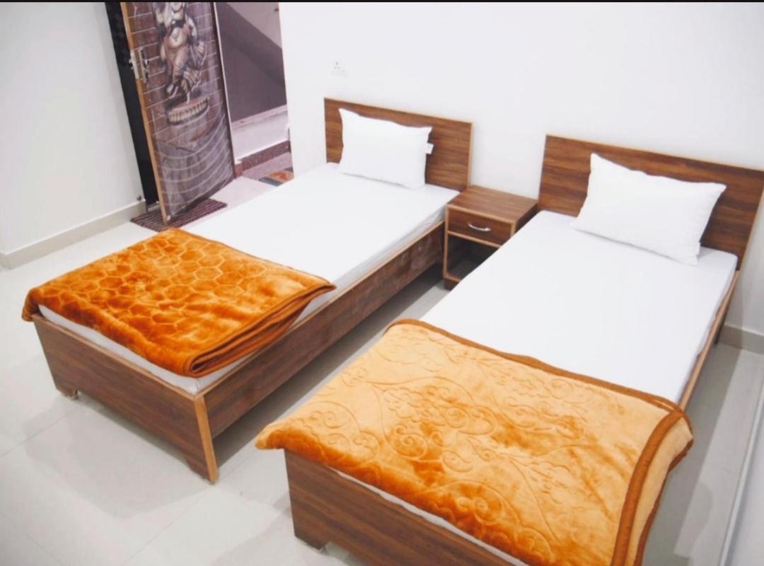 Lotus Paying Guest House Varanasi Bagian luar foto